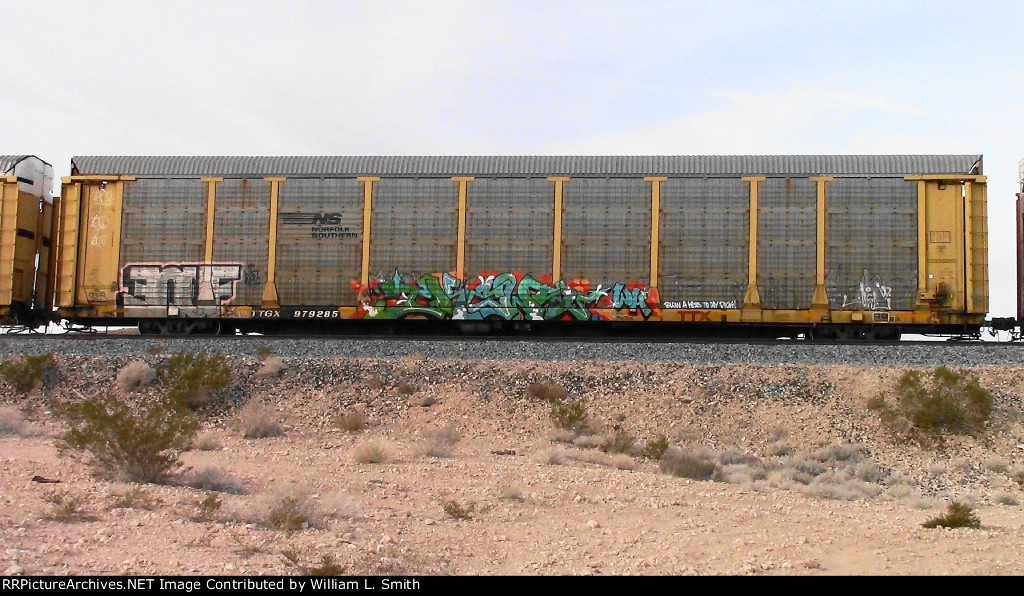 WB Unit Vehicular Flat Car Frt at Erie NV -44